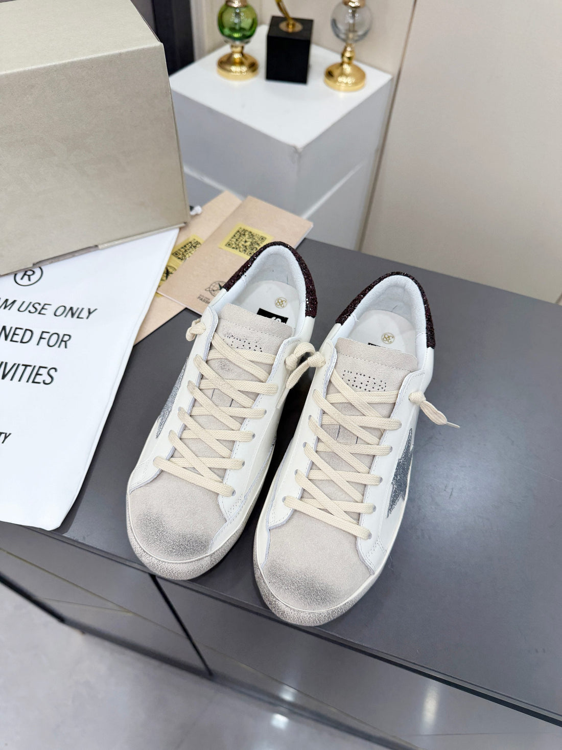 Golden Goose 26S Superstar Sneakers White Sliver Burgundy Glitter Leather 735893