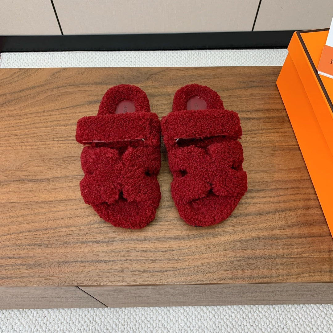 Hm Chypre Sandal In Red Lamb Wool 984177
