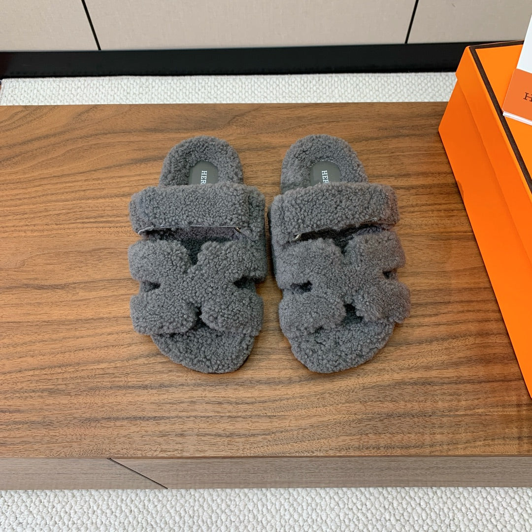 Hm Chypre Sandal In Dark Grey Lamb Wool 984183