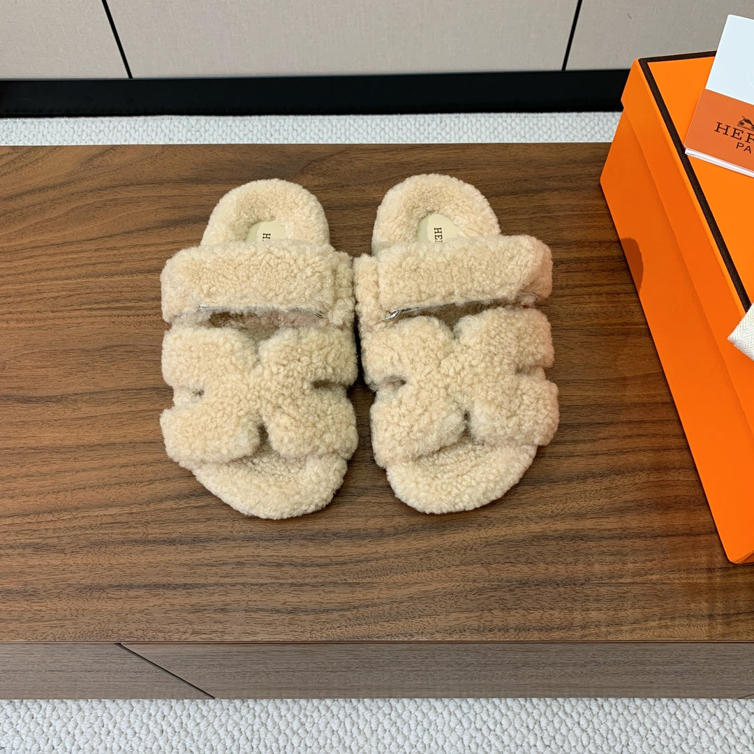 Hm Chypre Sandal In Light Beige Lamb Wool 984185