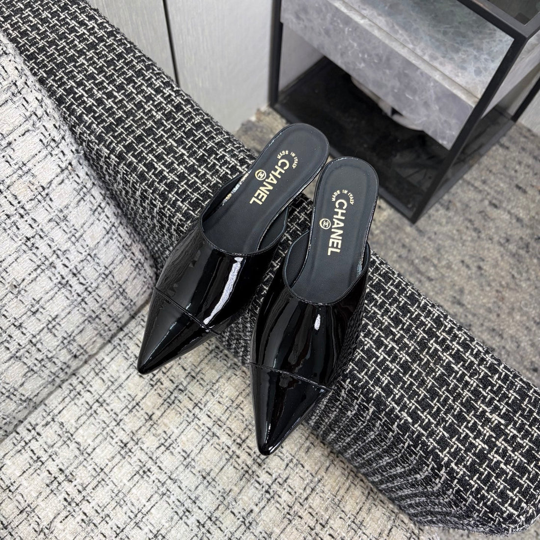 CC 2026 Pointed Toe Mule 4CM Black Patent Leather 688711