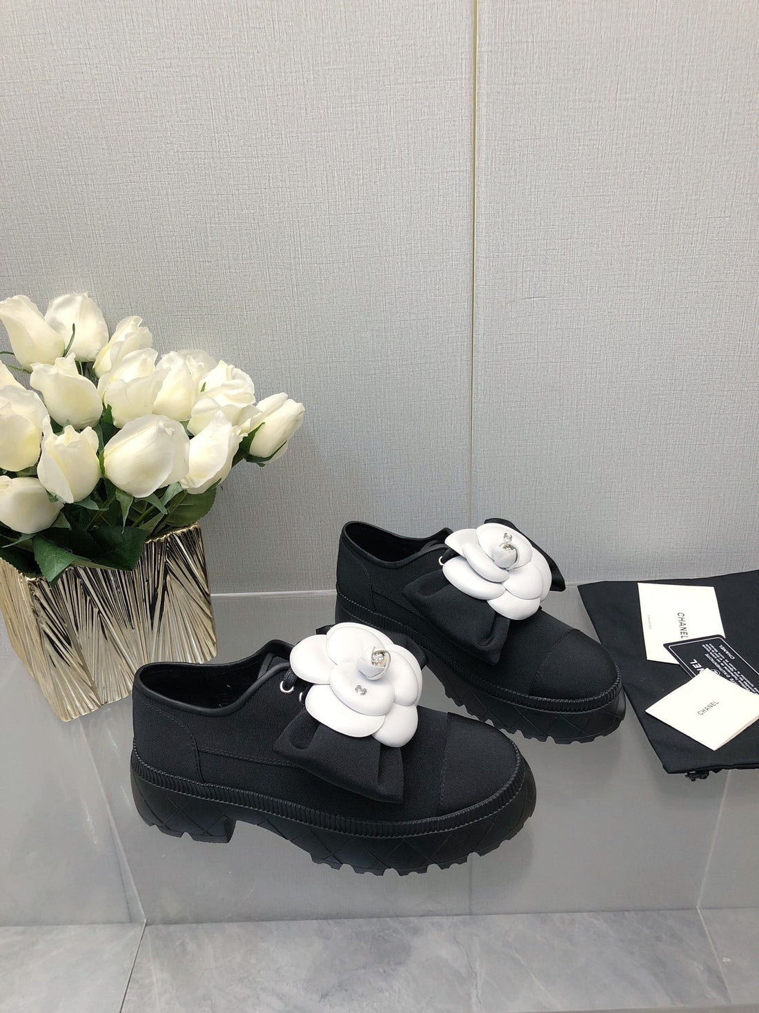 CC 26S Camellia Lug Sole Loafers Black White Cotton
