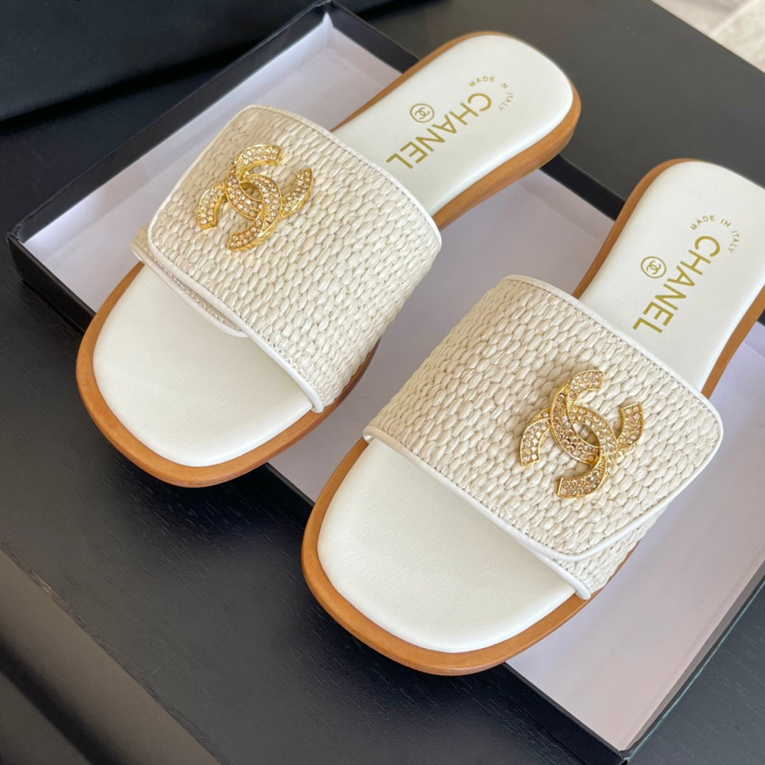 CC Logo Mule Sandal 10MM White Lambskin 610370