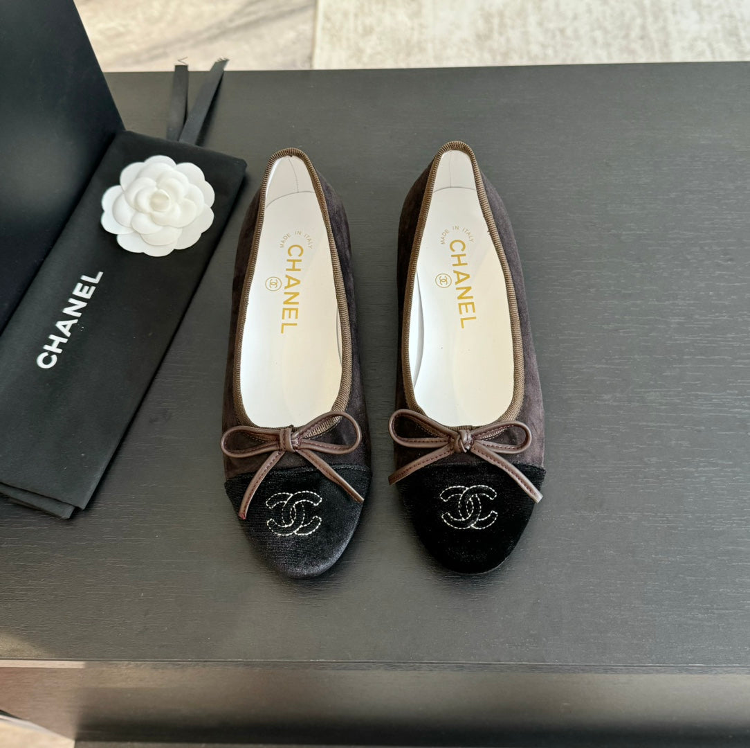Ballet Flat Chocolate Suede And Black Canvas