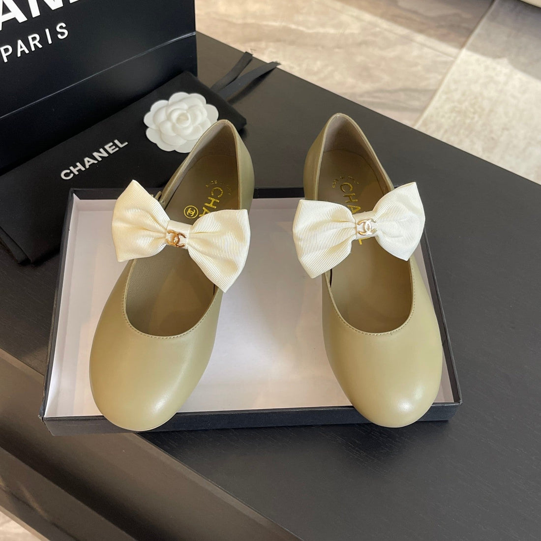 Ballet Flat Eicru Beige Lambskin With White Bow