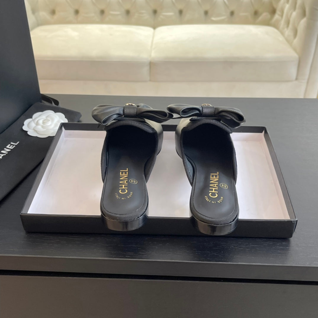 Big Bow Flat Mule Sandals In Black Lambskin