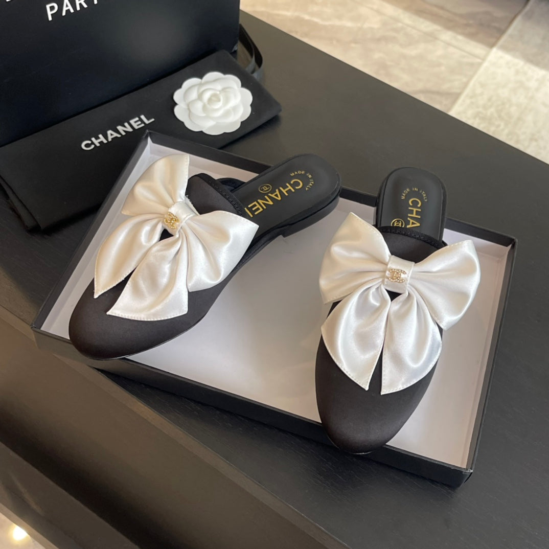 Big Bow Flat Mule Sandals In Black Mix White Silk