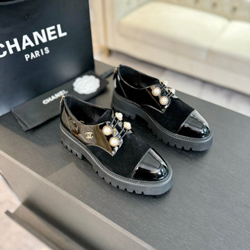 CC Oxford Shoes In Black Suede And Calfskin With Pearl Chain