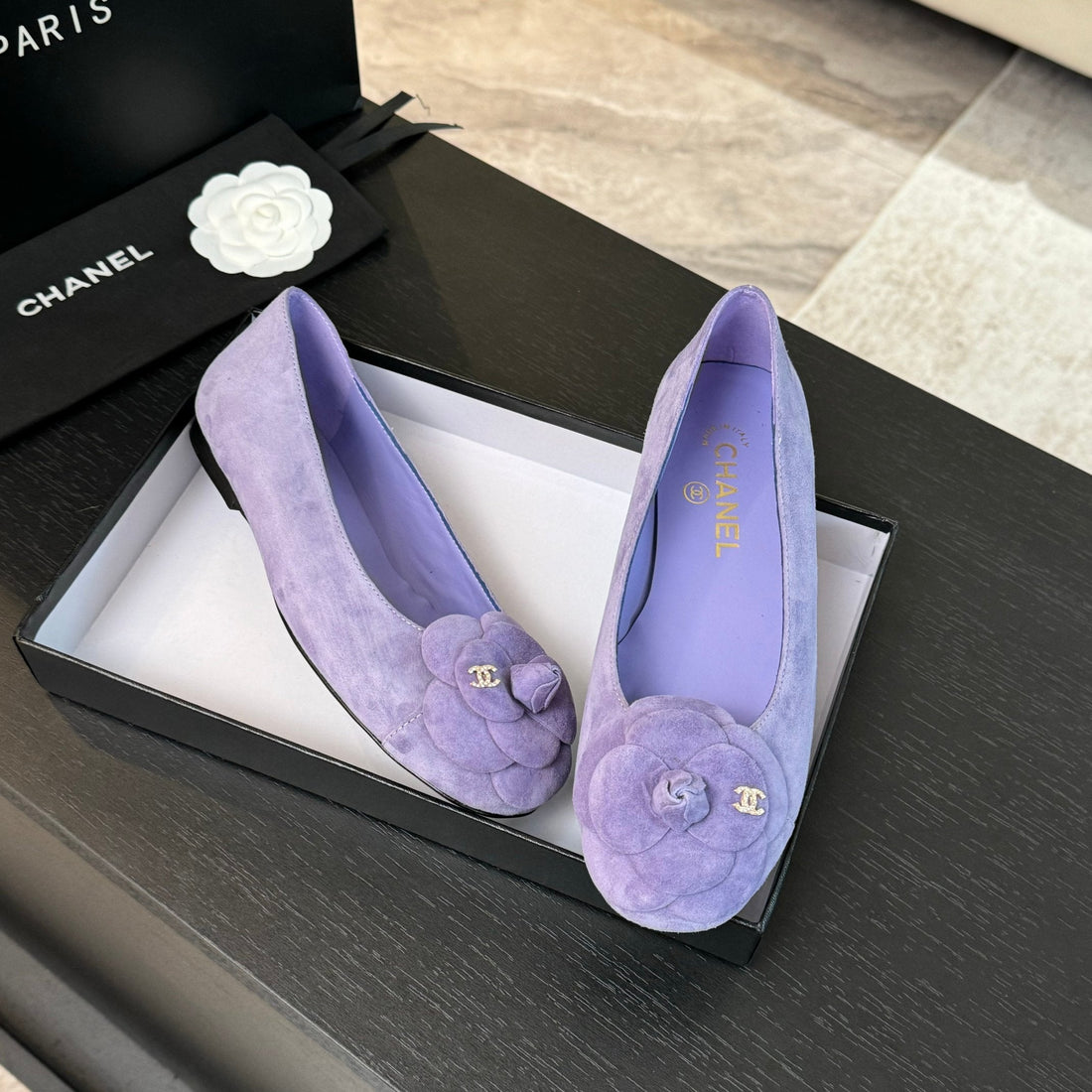 Ballet Flats In Pastel Purple Suede With Camellia