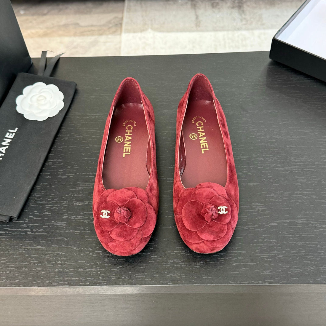 Ballet Flats In Classic Red Suede With Camellia