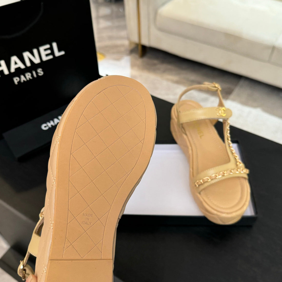 Flat Sandals In Peanut Brown Lambskin With Gold Chain