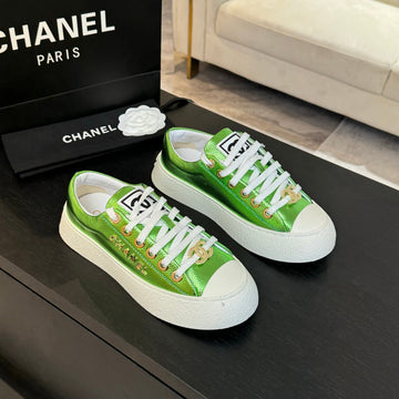 Big-Head Cookie Shoes In Emerald Green Lambskin