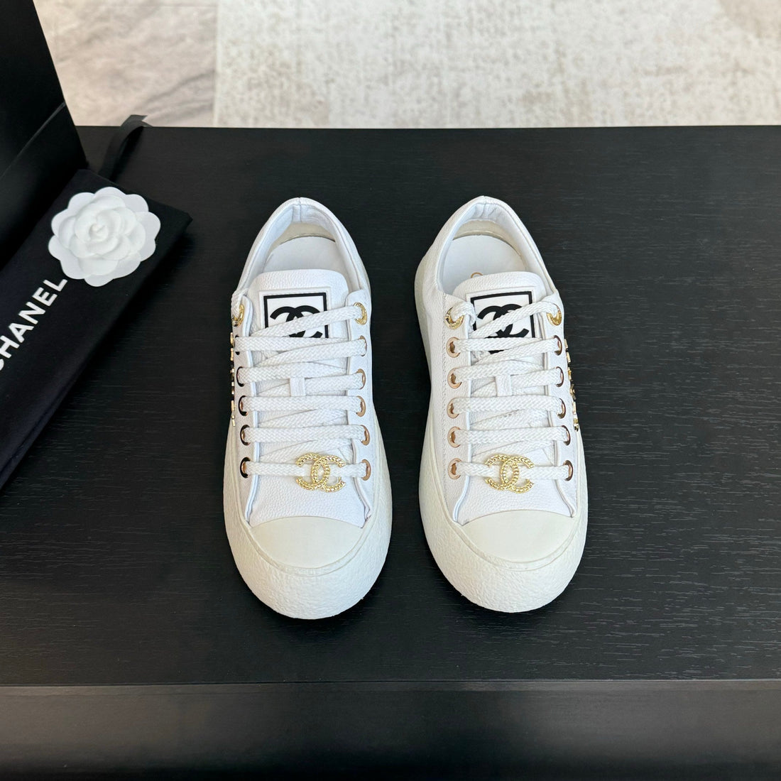 Big-Head Cookie Shoes In White Lambskin