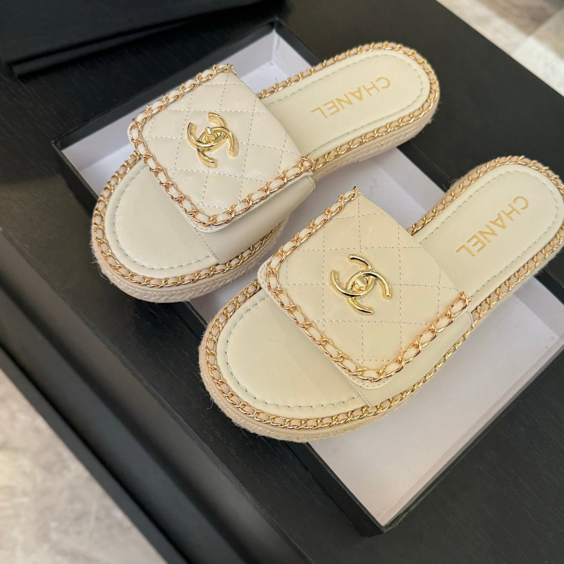 CC Logo Mule Sandal 20MM White Lambskin 183980