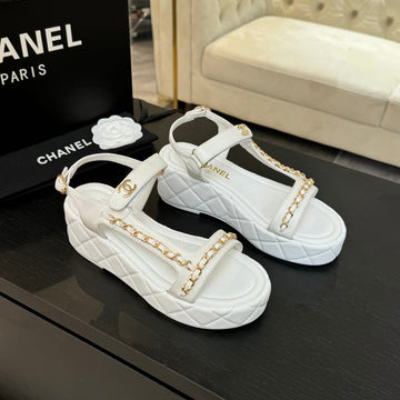 Flat Sandals In White Lambskin With Gold Chain