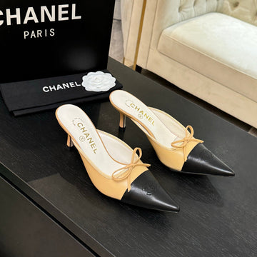 CC 26S Métiers D'art Pointed-Toe Mule Beige Black Sheepskin 700618