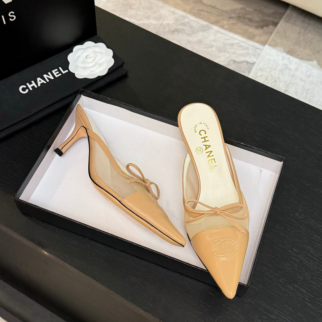 CC 26S Métiers D'art Pointed-Toe Mule Beige Mesh Sheepskin 700622