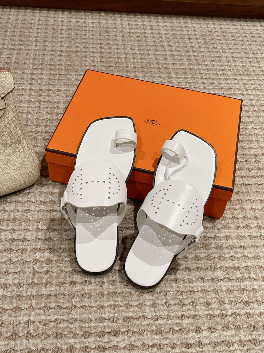 Hm Hera Sandal White Cowhide 544539
