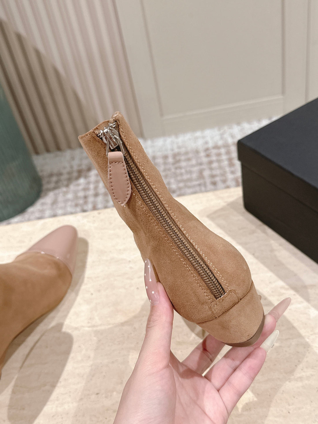 Alaïa 2025 Ankle Boot With Patent Leather Cap Toe Tan Nude Suede 556087
