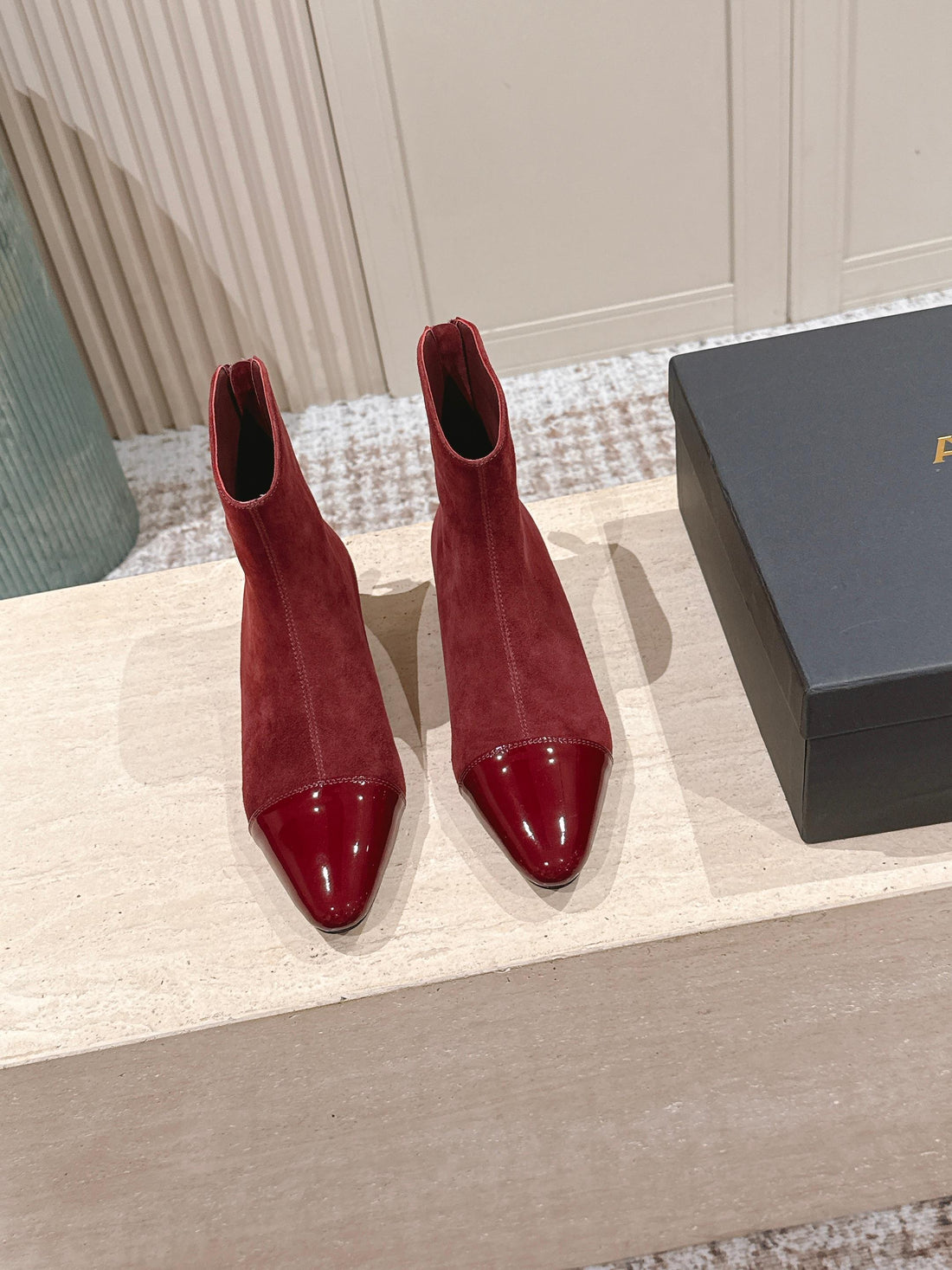 Alaïa 2025 Ankle Boot With Patent Leather Cap Toe Red Suede 556088