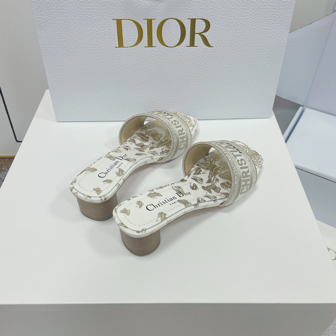 CD Dway Slide 35 White Gold-Tone Embroidery Butterfly Motif