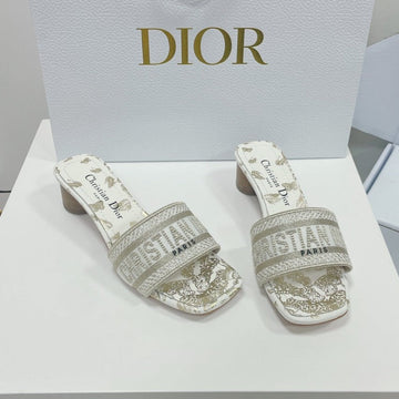 CD Dway Slide 35 White Gold-Tone Embroidery Butterfly Motif