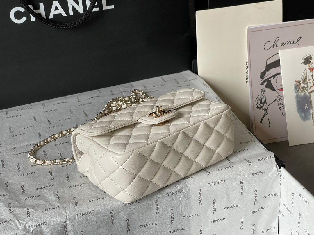 CC MINI 18 FLAP BAG IN WHITE LAMBSKIN Bags Bible