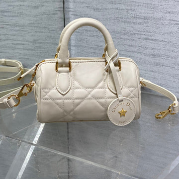Groove Mini 17 Bag In White Cream Lambskin
