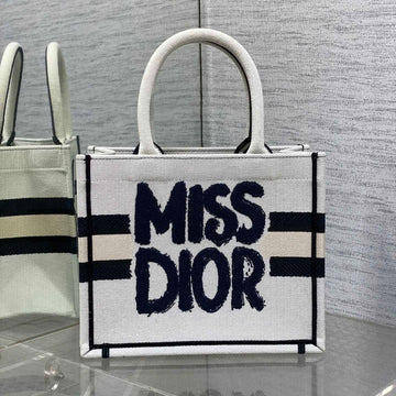 Book Tote 26 In White Mix Black Canvas 226503