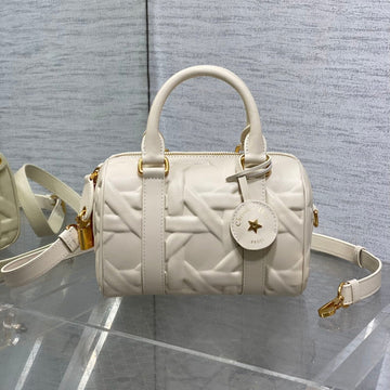 Groove 20 Bag In White Cream Macrocannage Calfskin With Gold Hardware