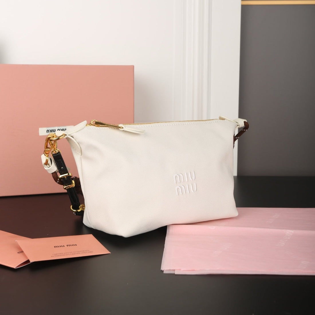 Chain Shoulder Bag 18 In White Fabric Gold Hardware