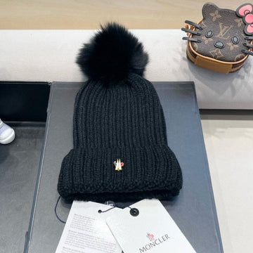 Wool Beanie With Pom Pom Black 435049
