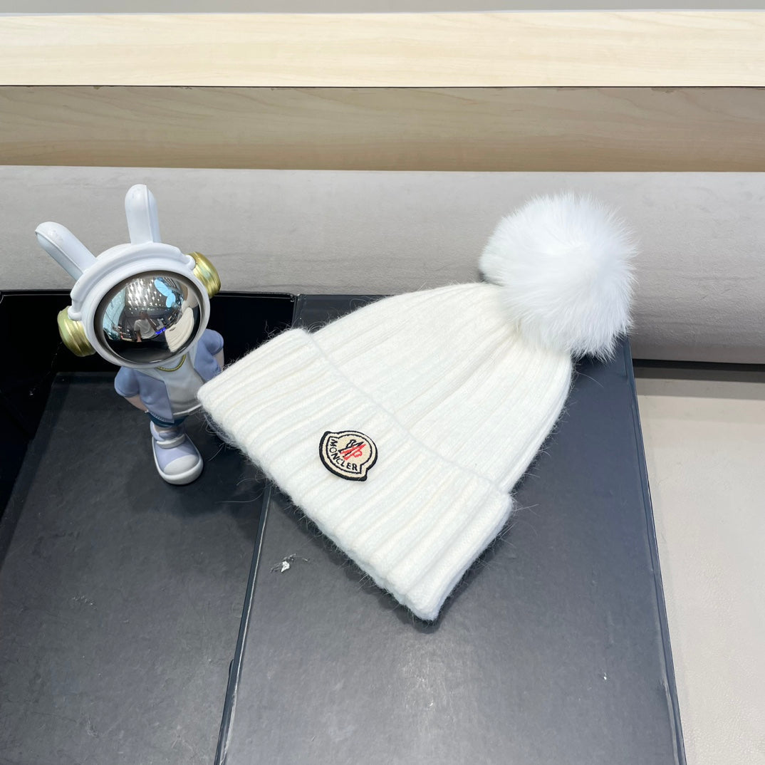 Beanie Hat In White Wool With Pom Pom 438106