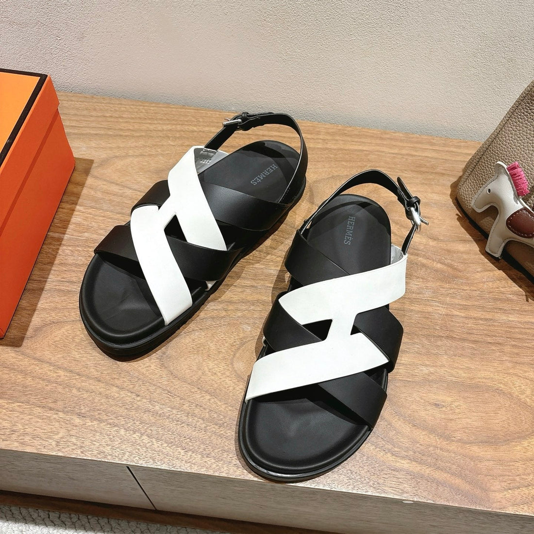 Hm 25 Heracles Sandal Black White Calfskin