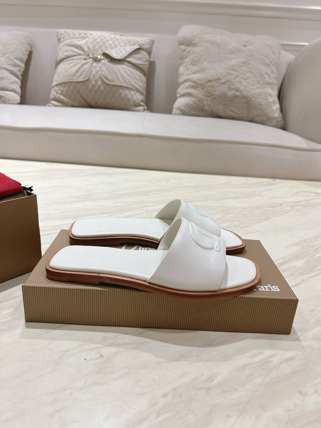 Cl 25 Slippers White Top Layer High Gloss Calfskin 307497