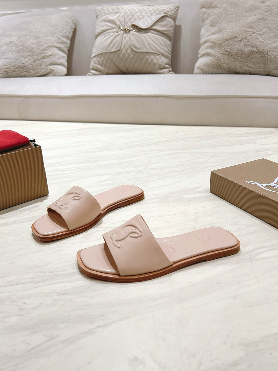 Cl 25 Slippers Nude Top Layer High Gloss Calfskin 307500
