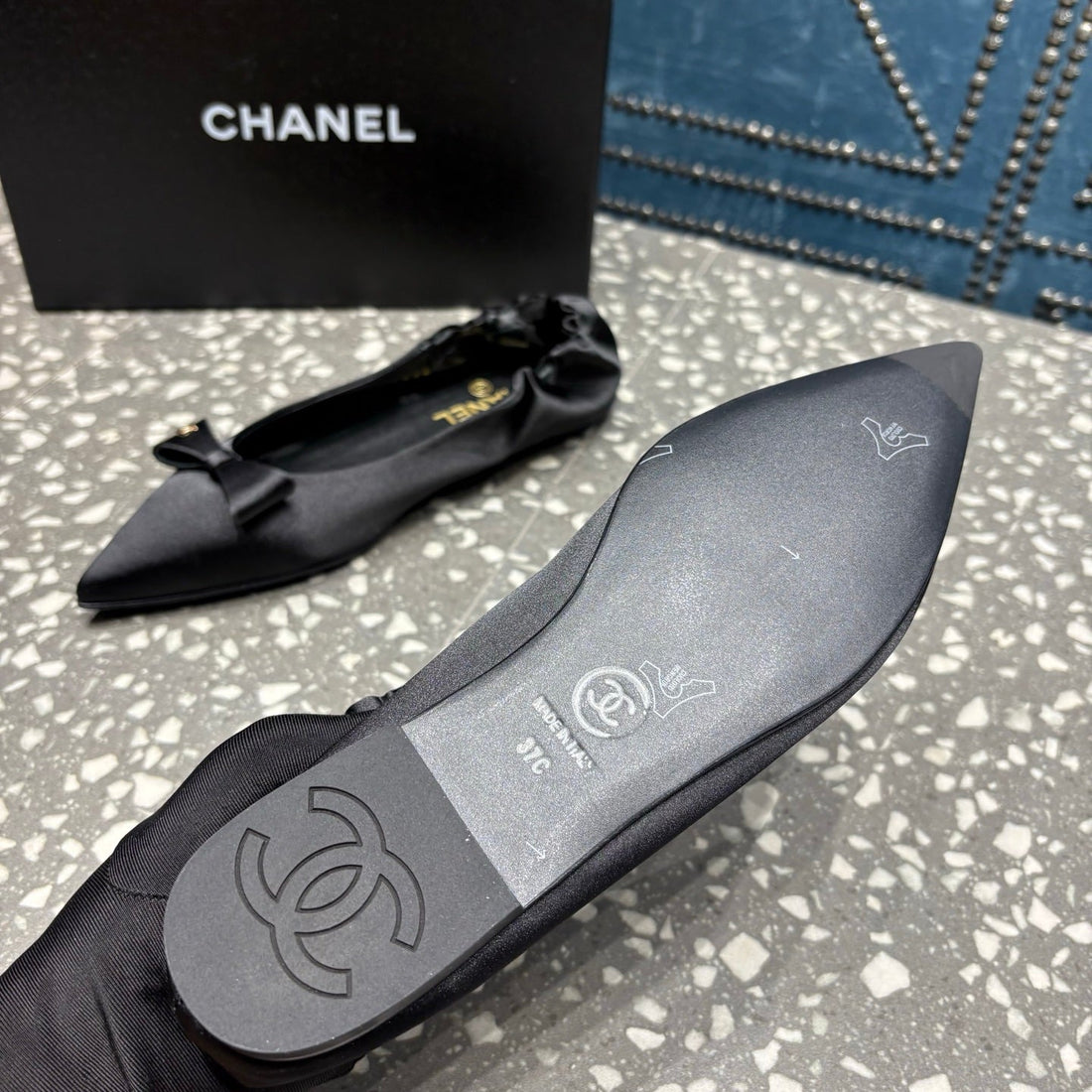 CC 25S Métiers D’art Ballet Flats 10MM Black Silk Satin 423792