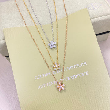 Vca Flower 1 Motifs Diamond Necklace