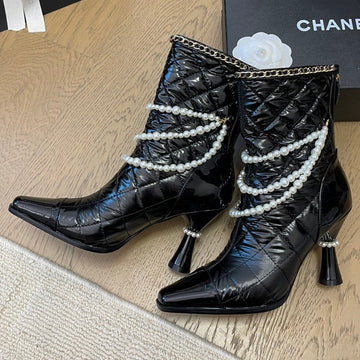High Heels 8CM Boots In Black Calfskin With Pearl Chain