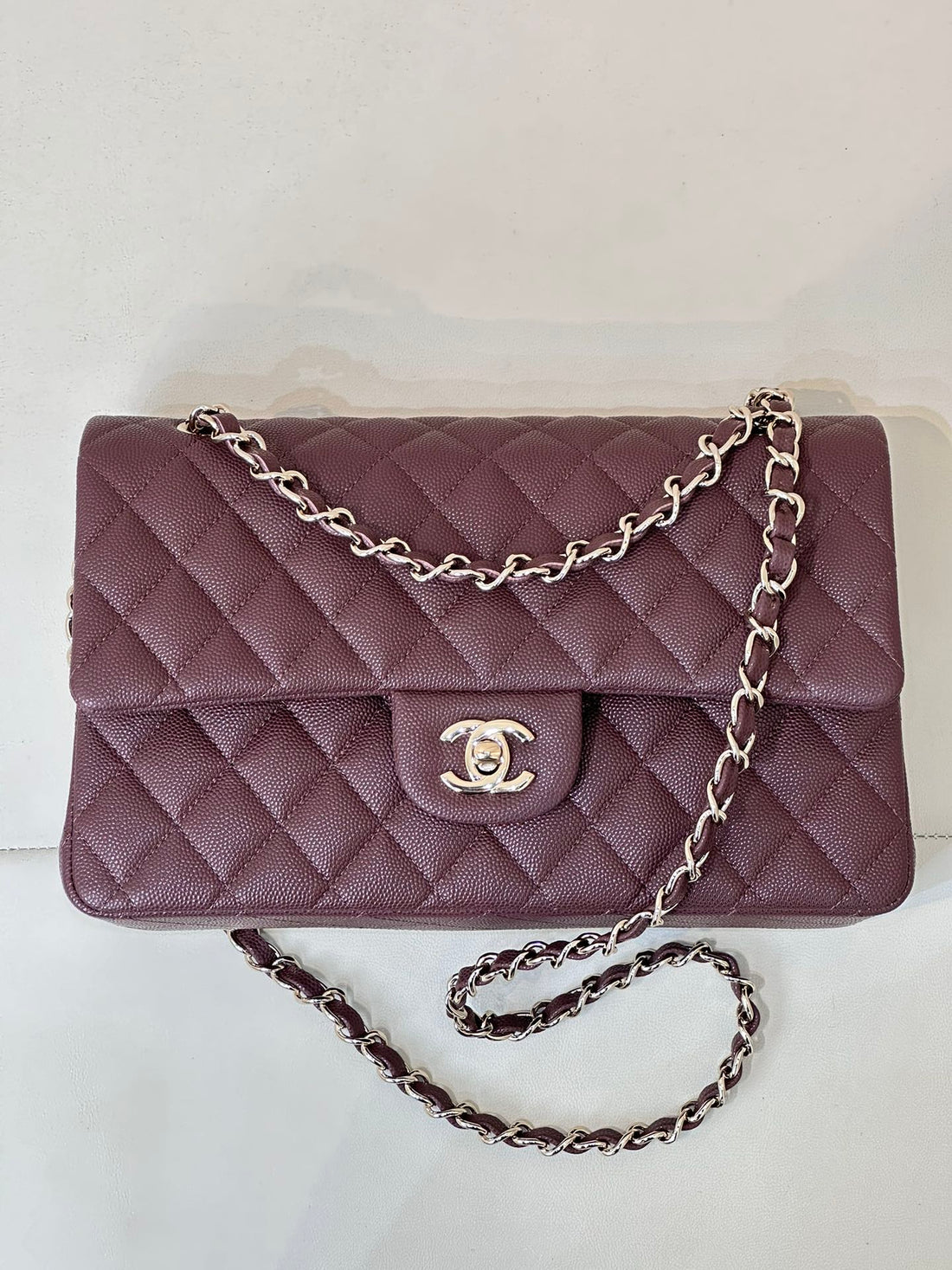 Classic Flap 23CM Burgundy Caviar Light Gold Hardware