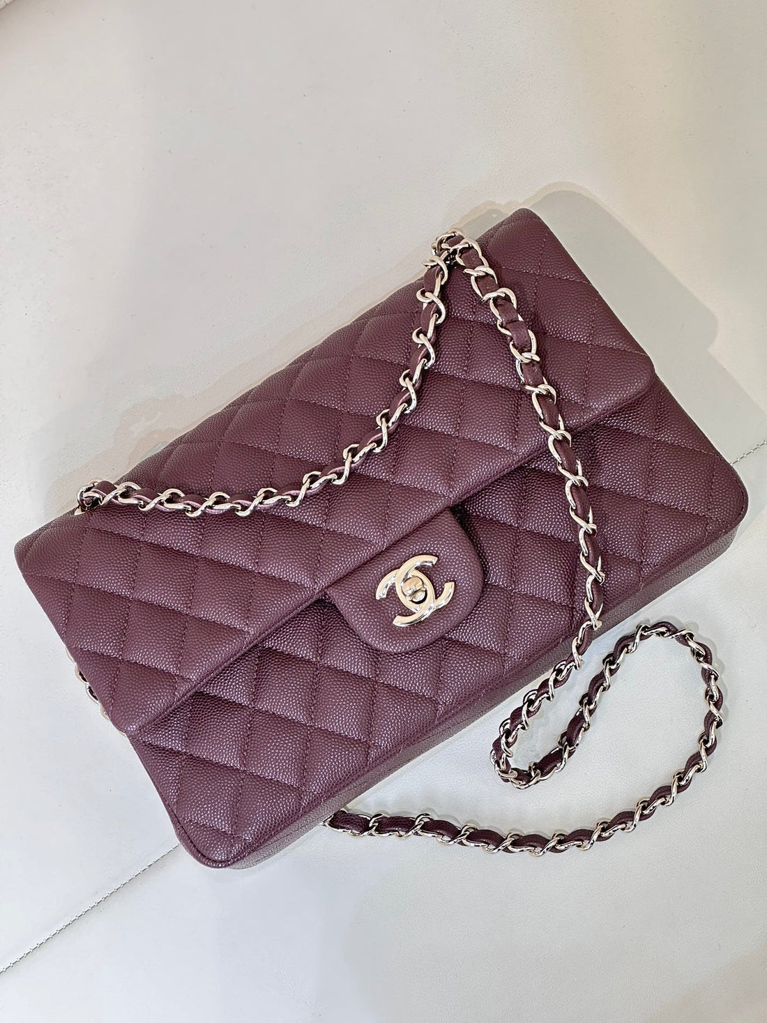 Classic Flap 25CM Burgundy Caviar Light Gold Hardware