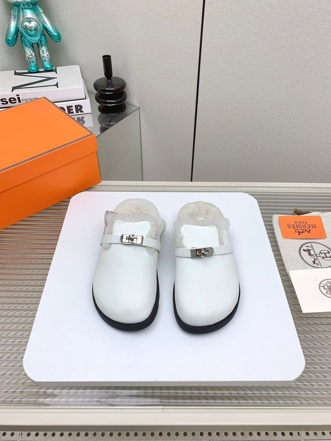 Hm Mule 30MM In White With Fleece And Cowhide Lining 971390
