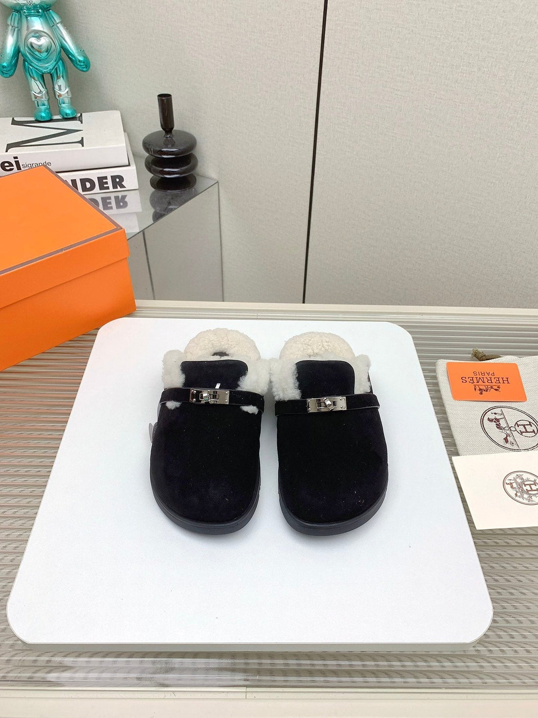 Hm Mule 30MM In Black With Fleece And Suede Lining 971392