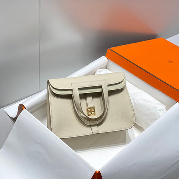 Halzan 25 Handle Bag In Beige Grained Calfskin