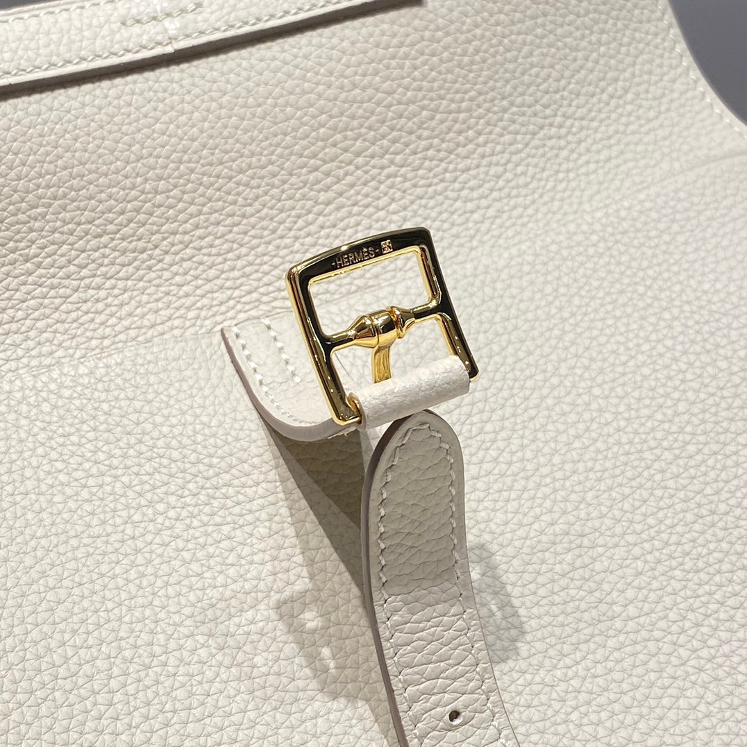 Halzan 25 Handle Bag In Beige Grained Calfskin