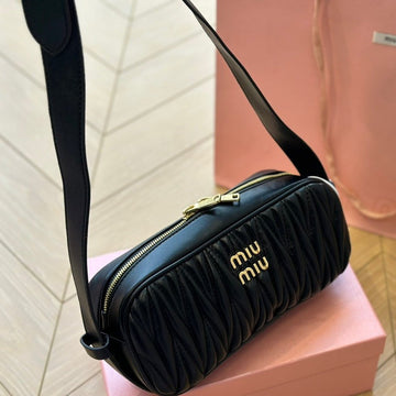 Baguette 25 Bag In Black Sheepskin