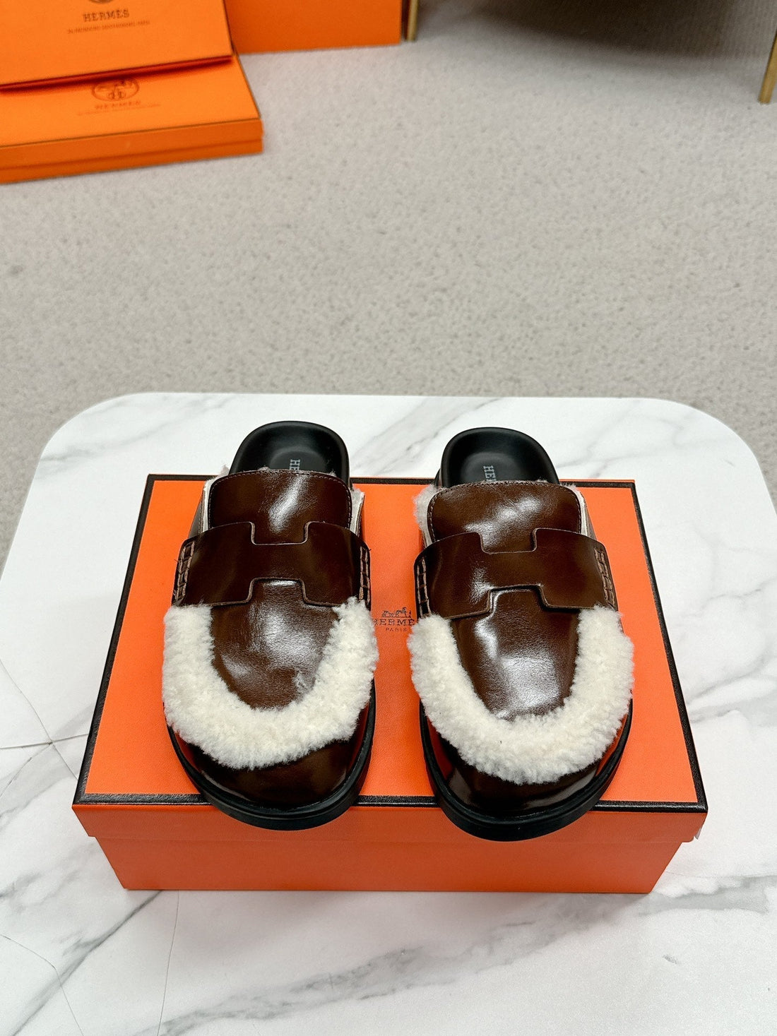 Hm Go Mule Brown White Cowhide Lined With Wool Fleece 476588