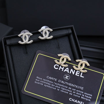 Twisted Rope Stud Earrings In Metal With White Pearls