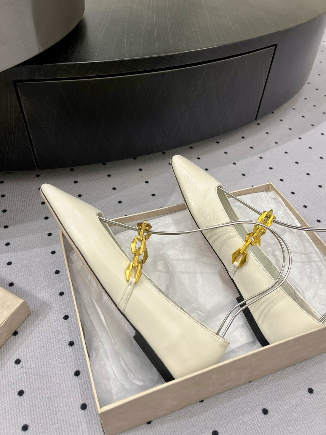 Jimmy Diamond Tilda Flat 10MM In White Nappa Leather Flats With Chain 591609