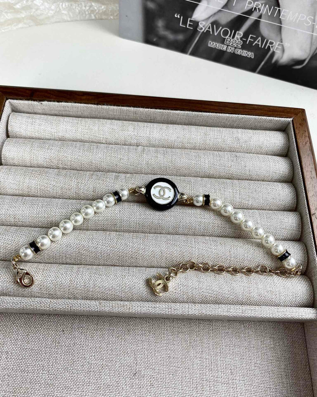 Classic CC Pearl Chain With Pearls Black Resin